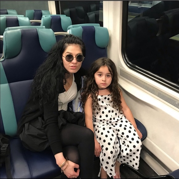 Meet your Posher,  Mel - Picture 4 of 4